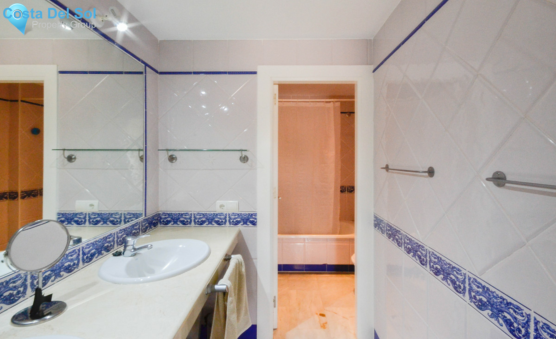 Middle Floor Apartment in Nueva Andalucía-1375245