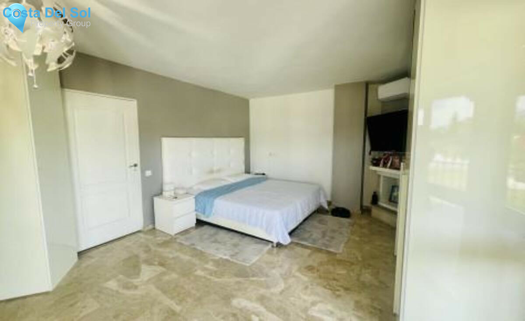 Middle Floor Apartment in Nueva Andalucía-1404110