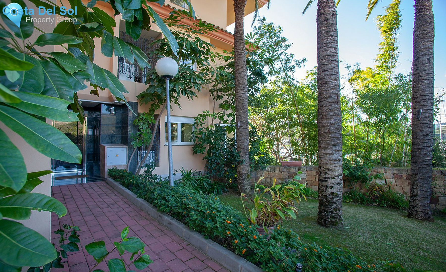 Middle Floor Apartment in Nueva Andalucía-1415393