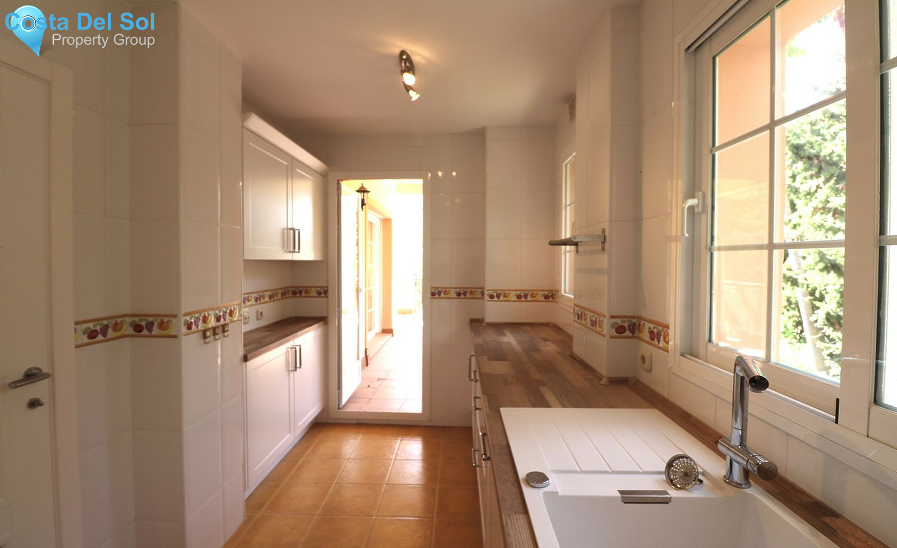 Middle Floor Apartment in Nueva Andalucía-1457021