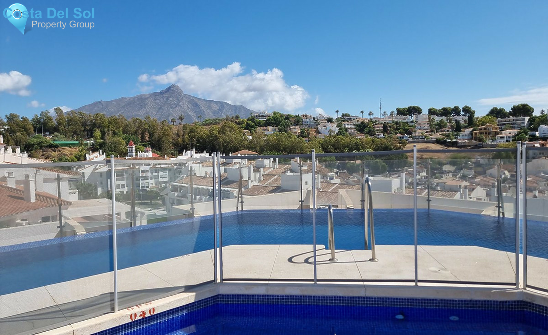 Middle Floor Apartment in Nueva Andalucía-1460736
