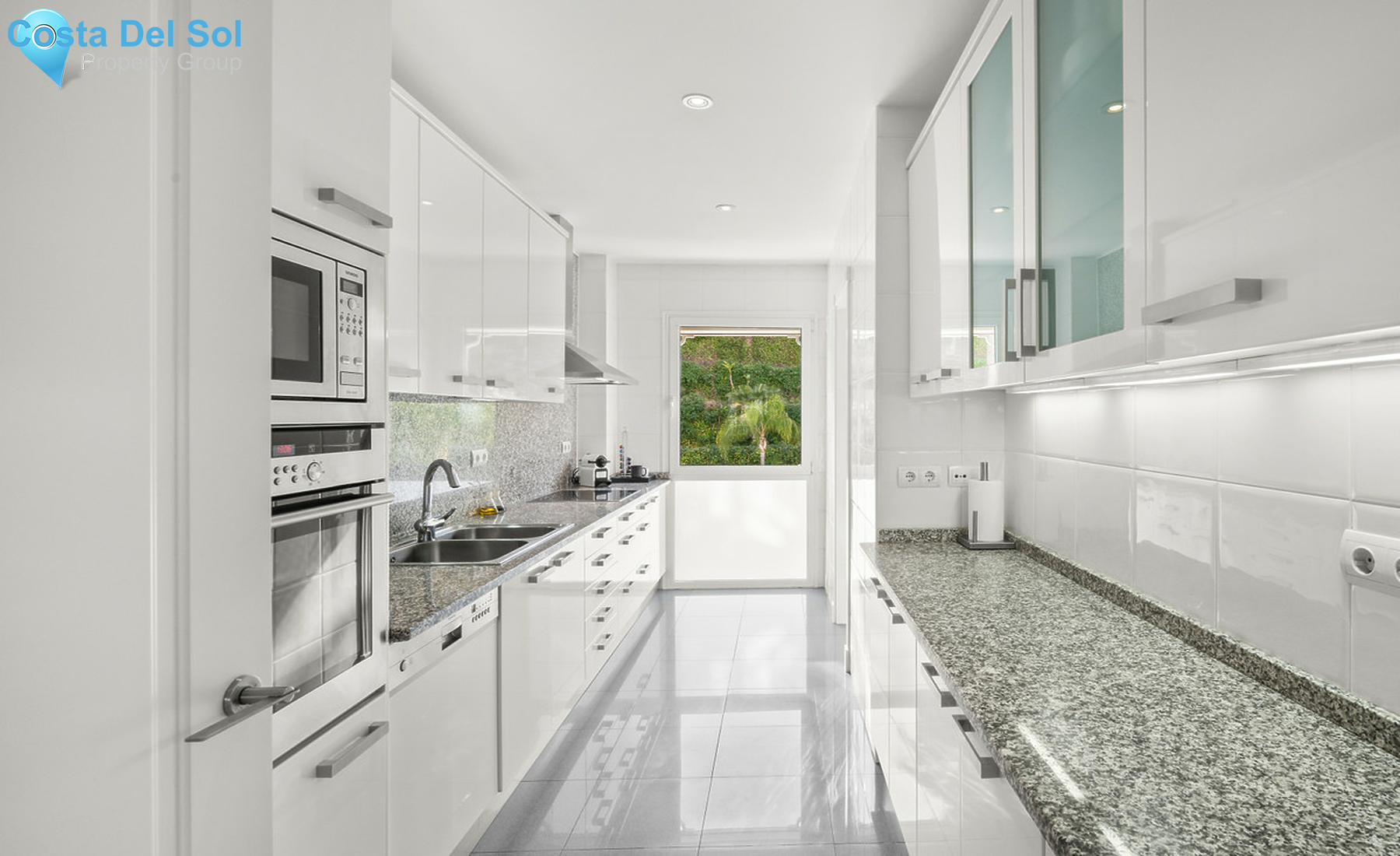 Middle Floor Apartment in Nueva Andalucía-1480160