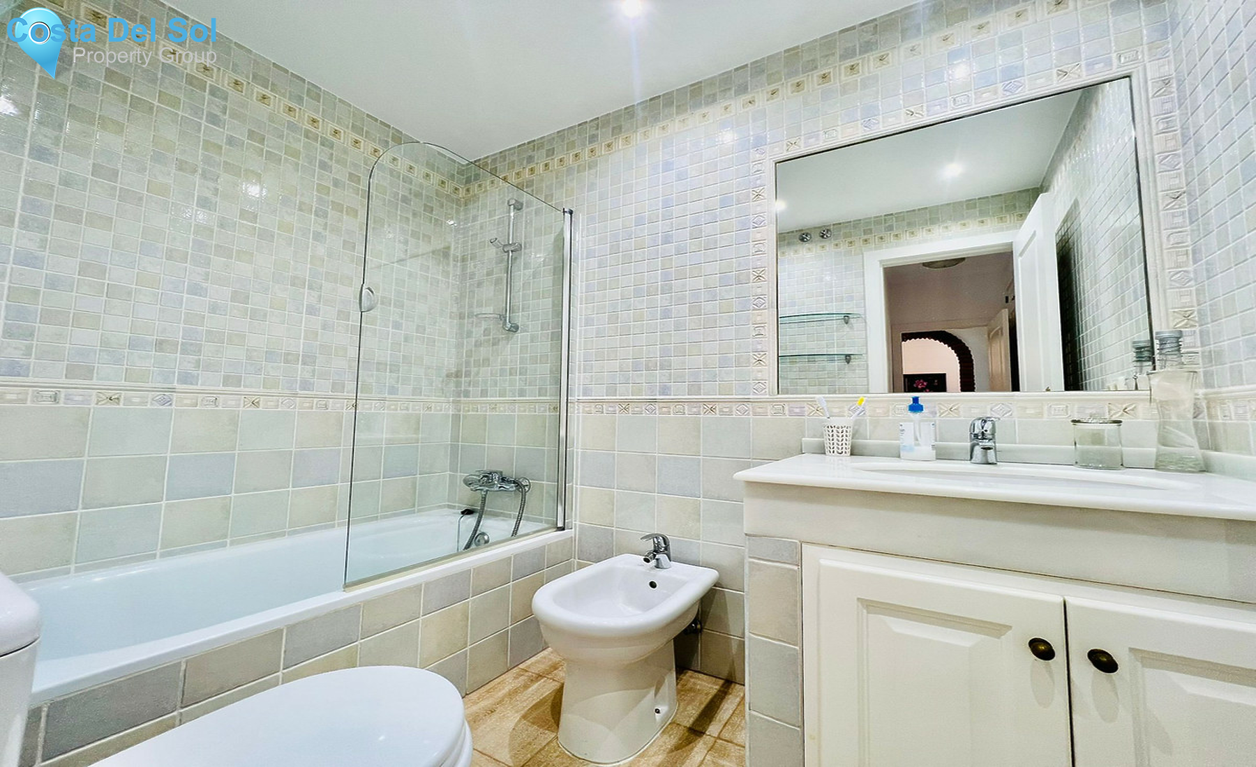 Middle Floor Apartment in Nueva Andalucía-1501915