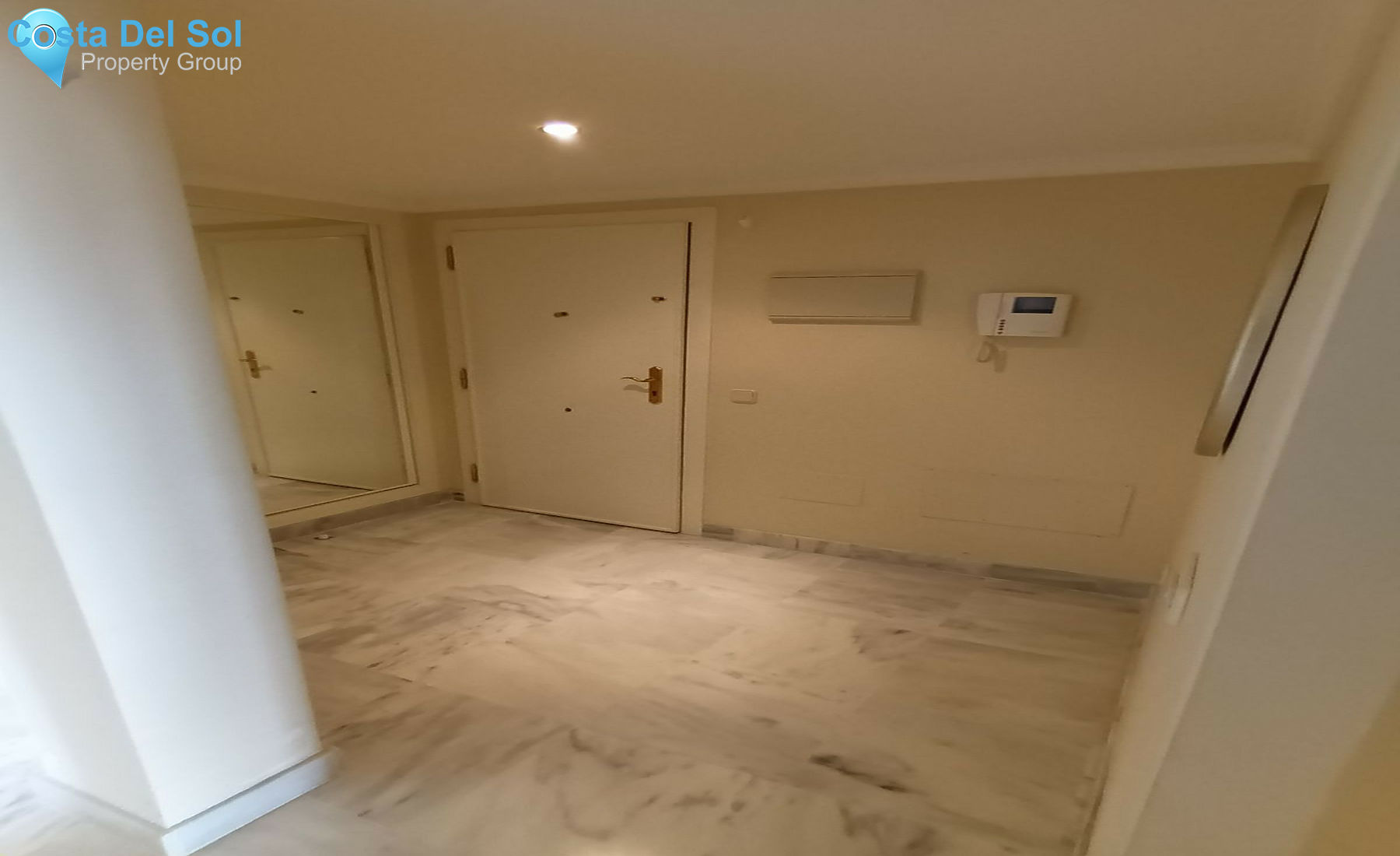 Middle Floor Apartment in Nueva Andalucía-1536251