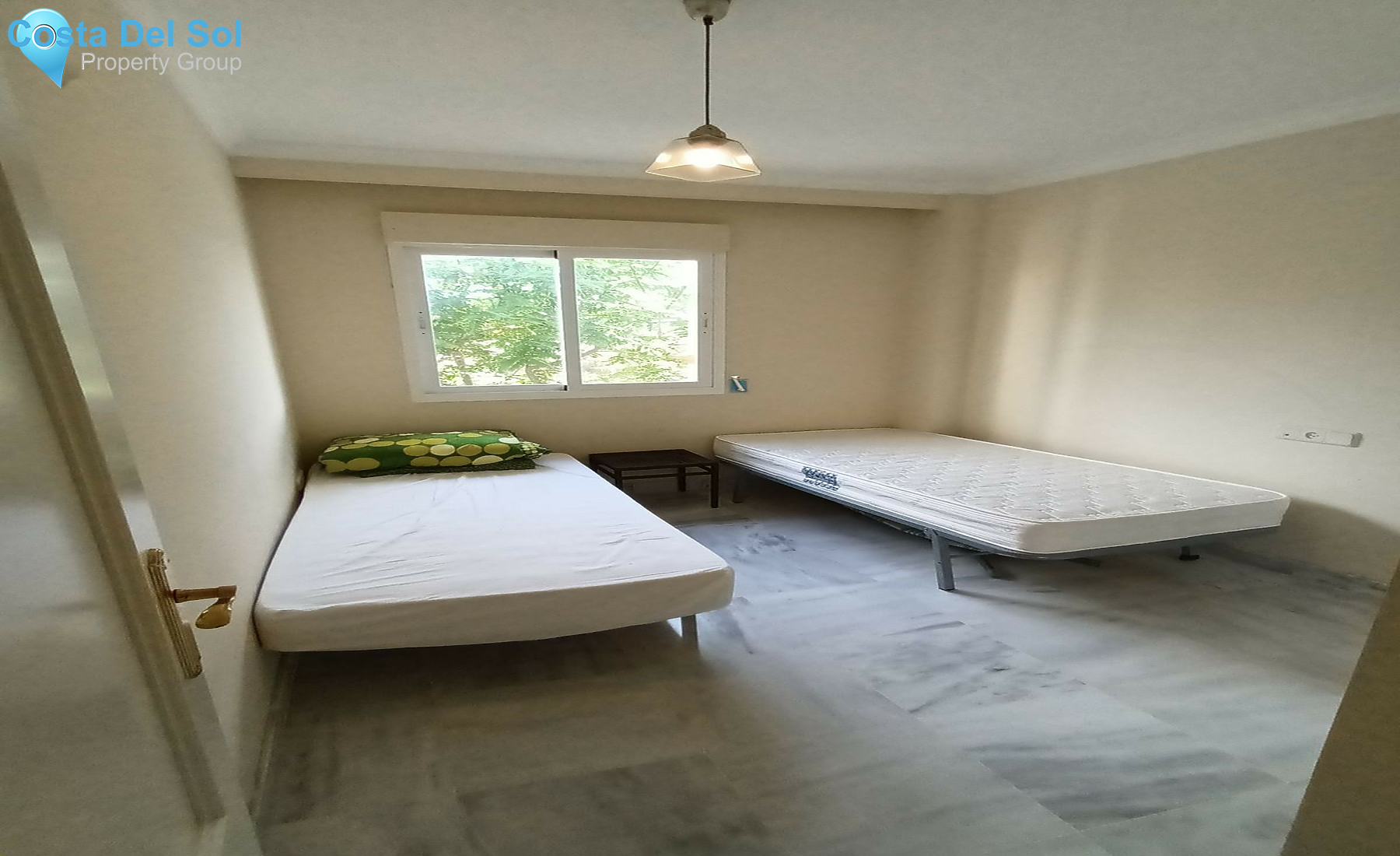 Middle Floor Apartment in Nueva Andalucía-1536254