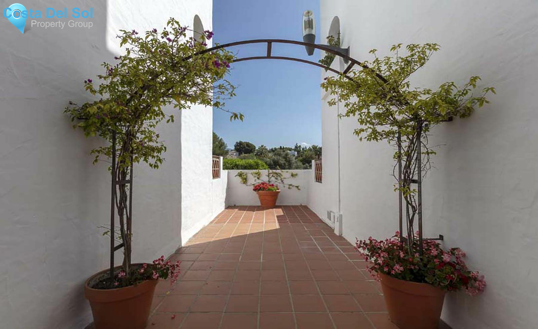 Middle Floor Apartment in Nueva Andalucía-1143626