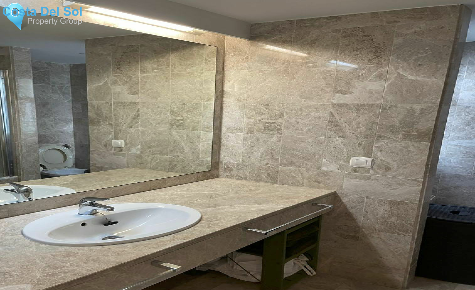 Middle Floor Apartment in Nueva Andalucía-1171176