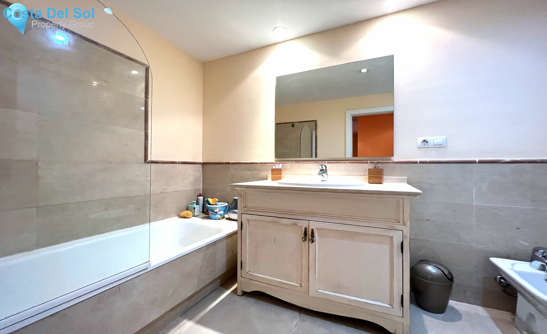 Middle Floor Apartment in Nueva Andalucía-1387761