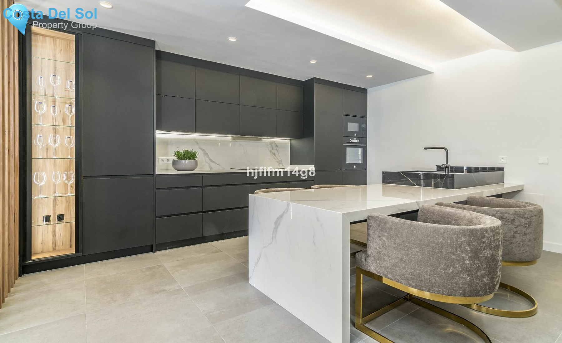 Middle Floor Apartment in Nueva Andalucía-1390684