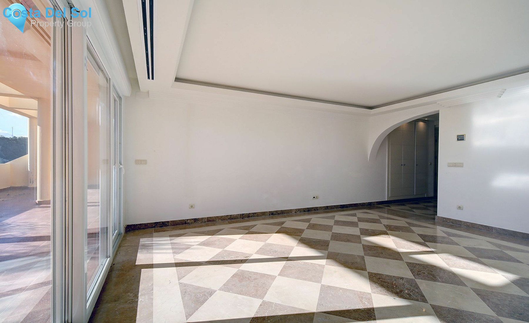 Middle Floor Apartment in Nueva Andalucía-1429846