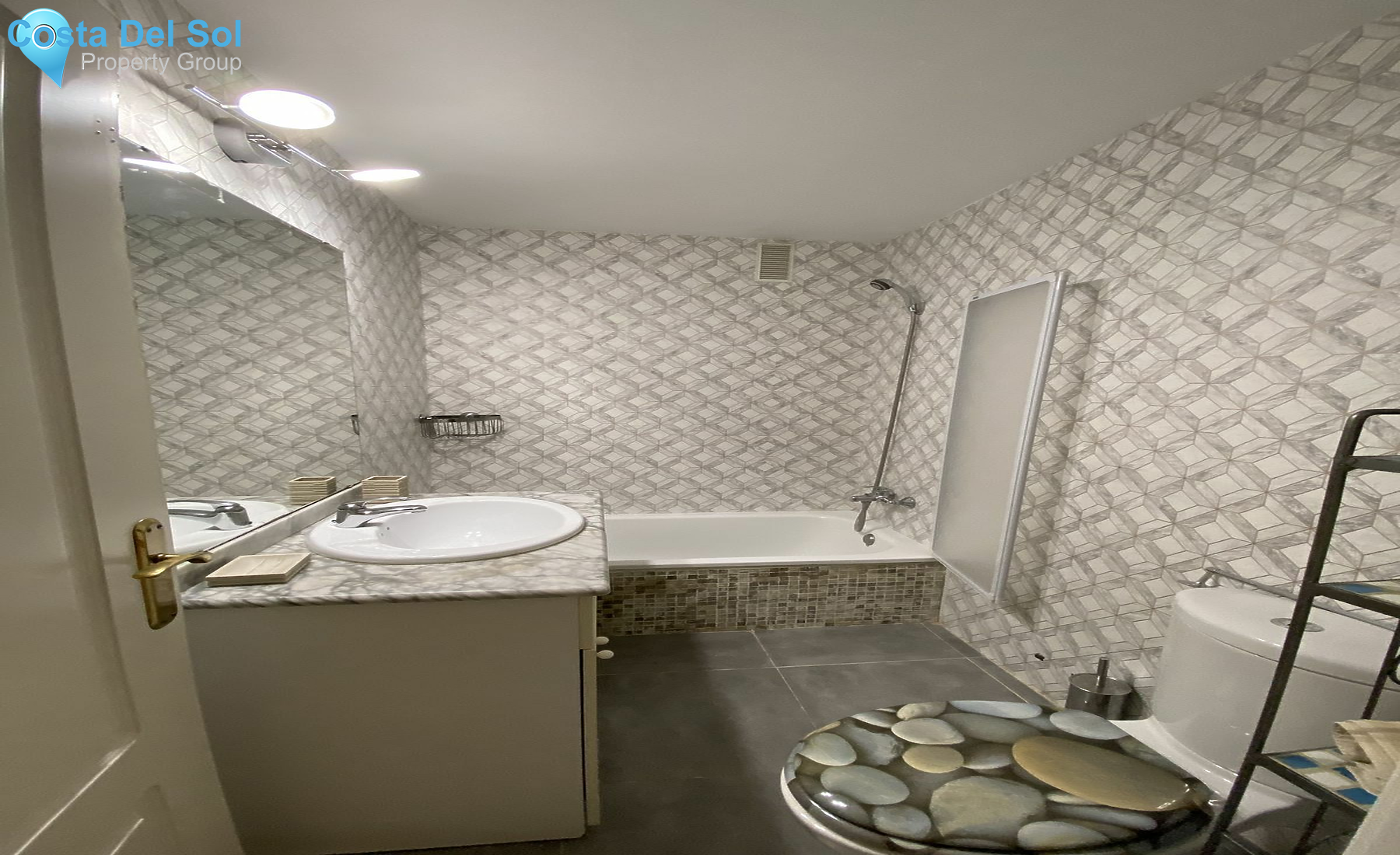 Middle Floor Apartment in Nueva Andalucía-1465837