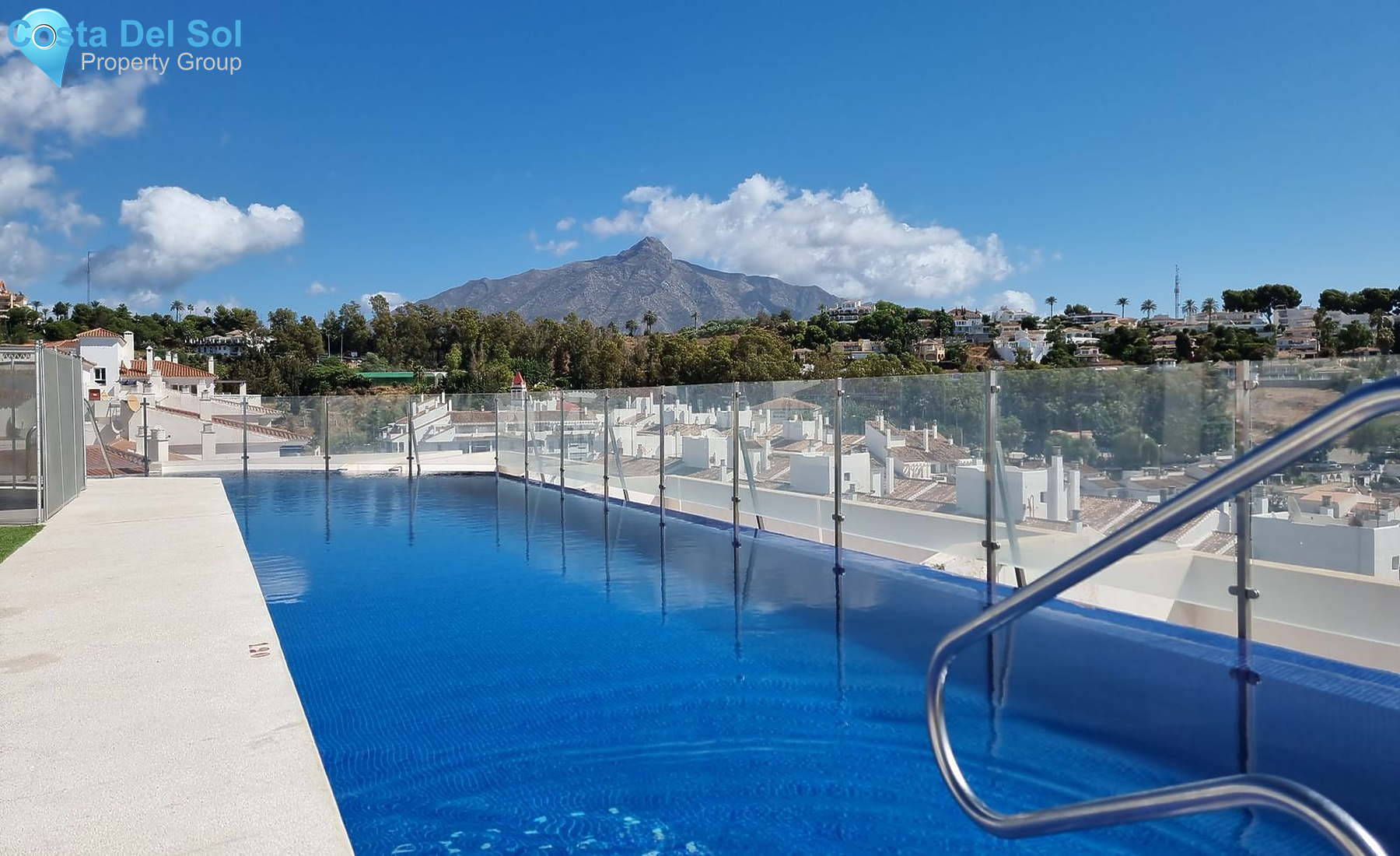 Middle Floor Apartment in Nueva Andalucía