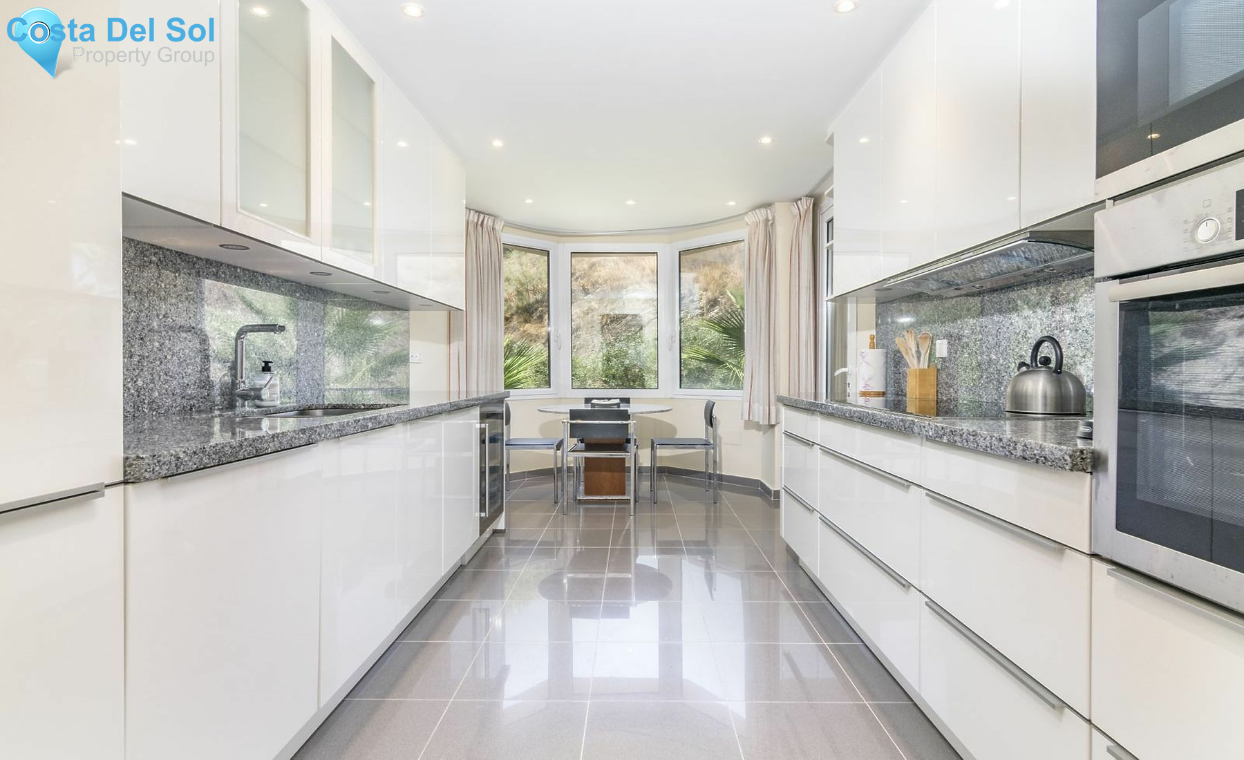Middle Floor Apartment in Nueva Andalucía-1469246