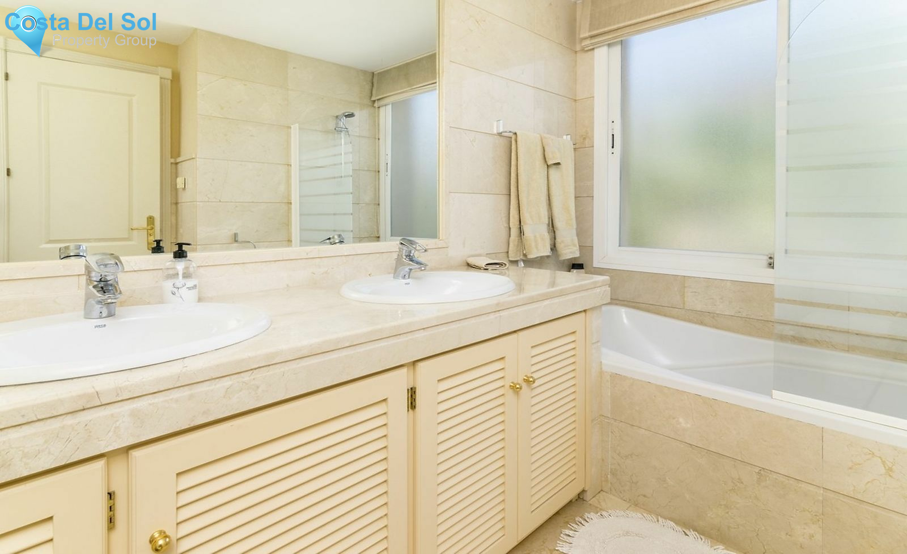 Middle Floor Apartment in Nueva Andalucía-1469250
