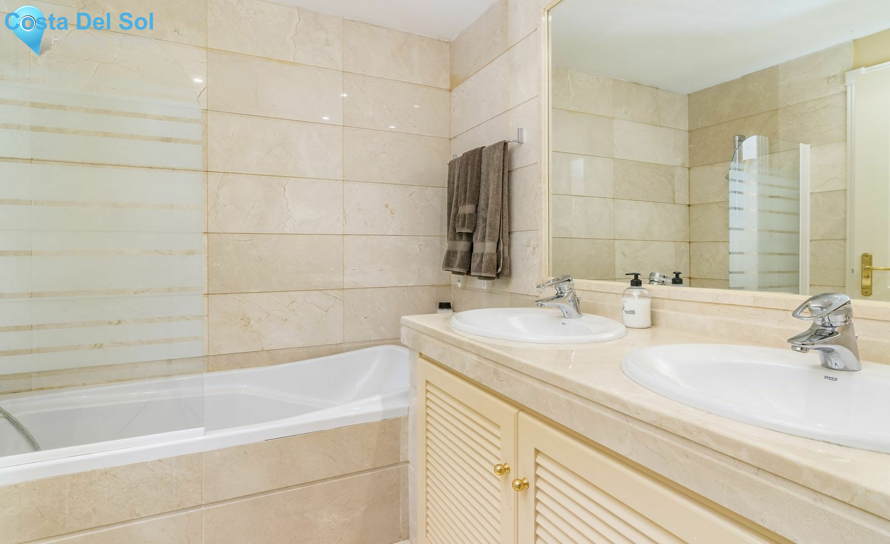Middle Floor Apartment in Nueva Andalucía-1469252