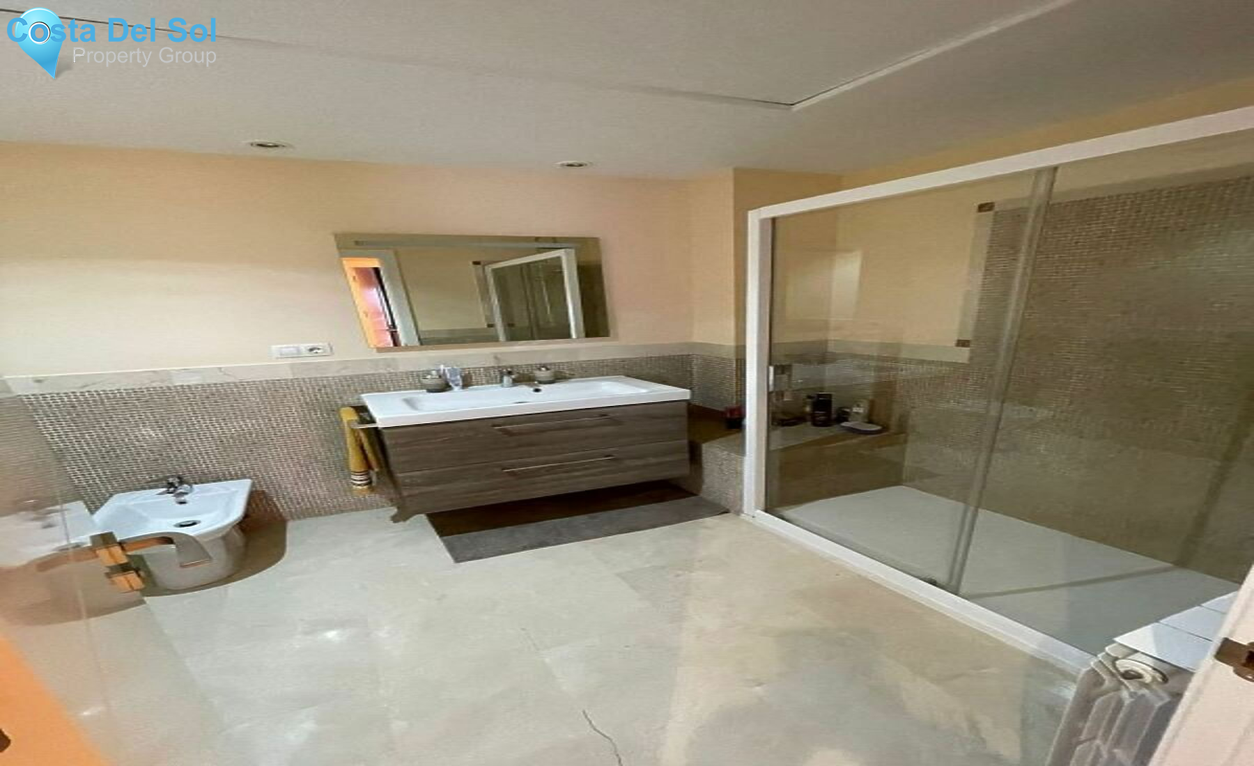Middle Floor Apartment in Nueva Andalucía-1492673