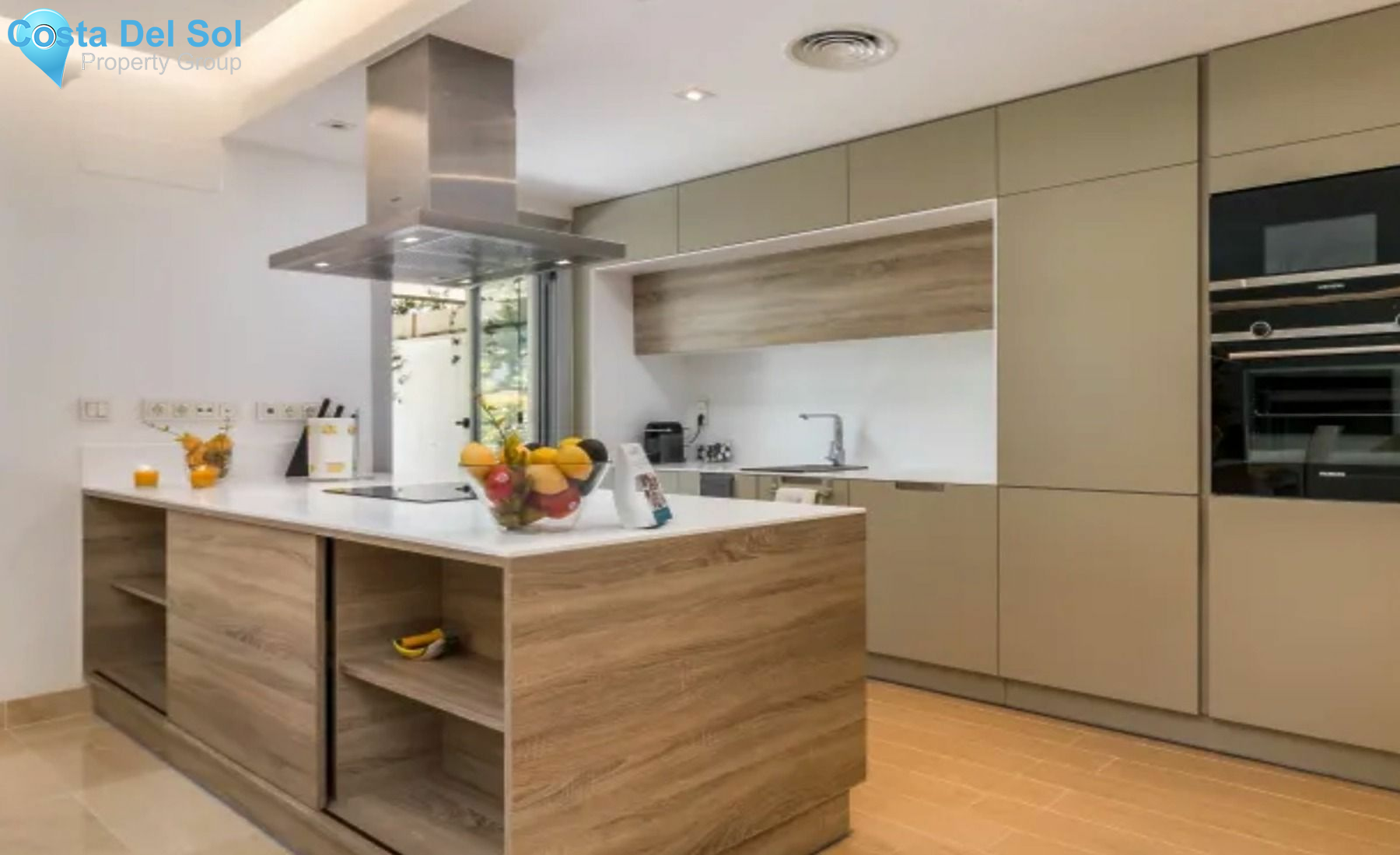 Middle Floor Apartment in Nueva Andalucía-1521096