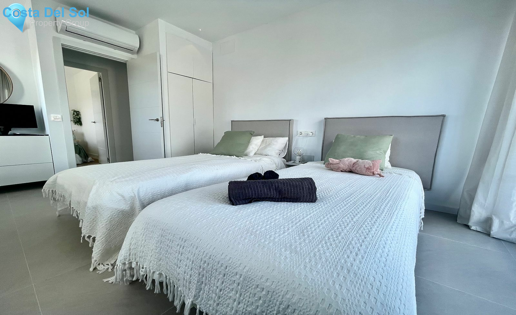 Middle Floor Apartment in Nueva Andalucía-1533630