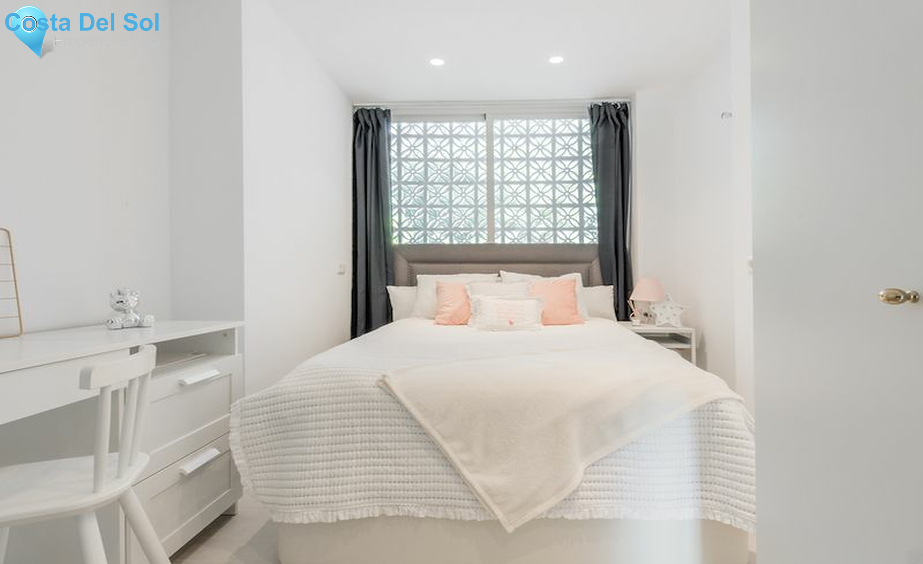 Middle Floor Apartment in Nueva Andalucía-1546750
