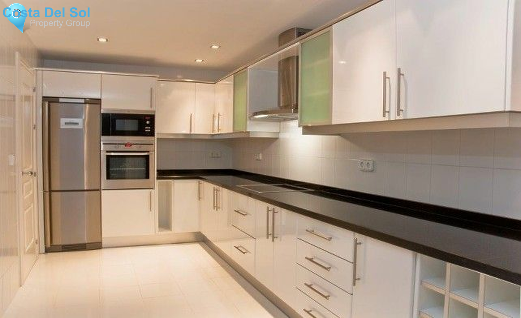 Middle Floor Apartment in Puerto Banús-1218860