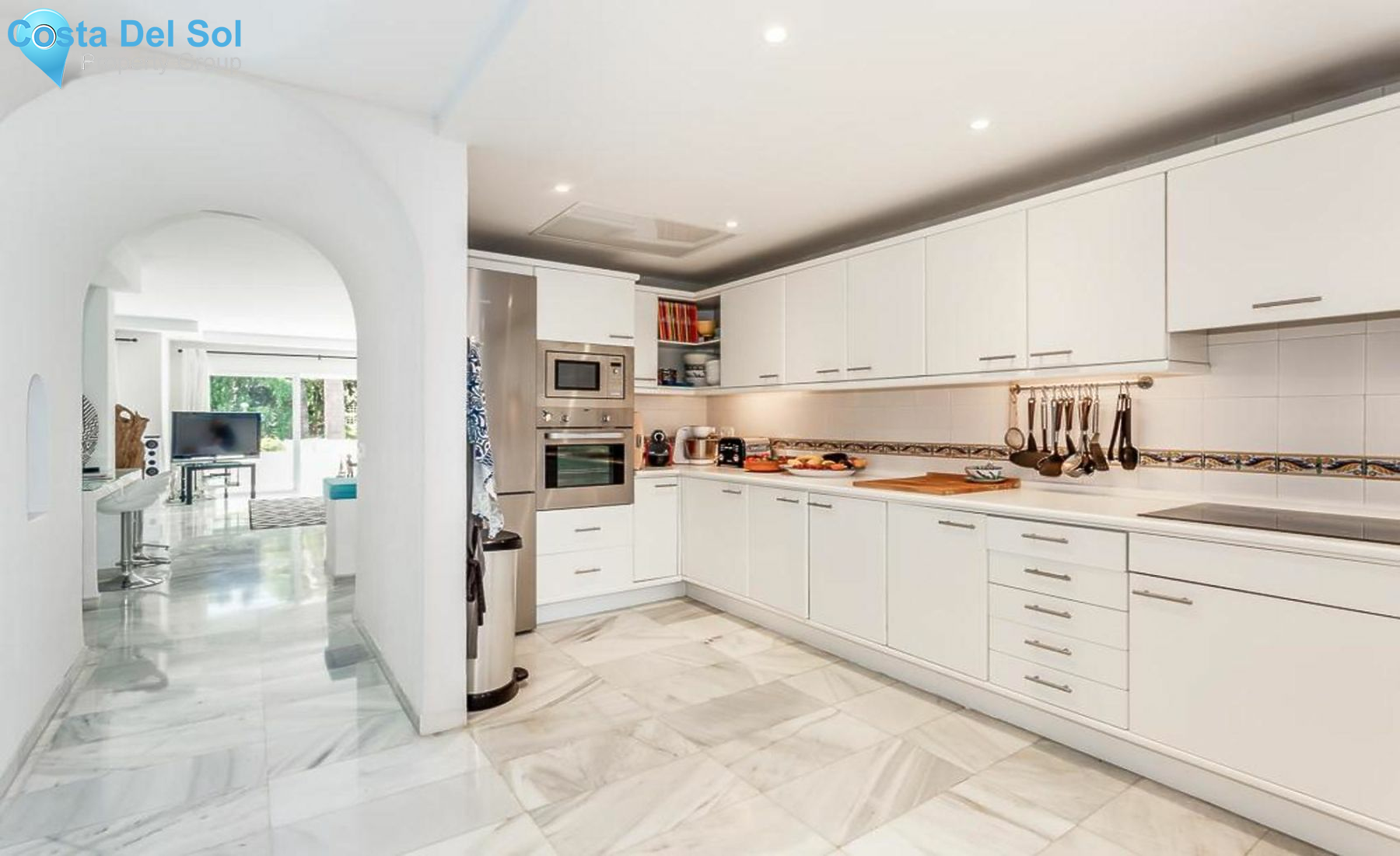 Middle Floor Apartment in Puerto Banús-1223022