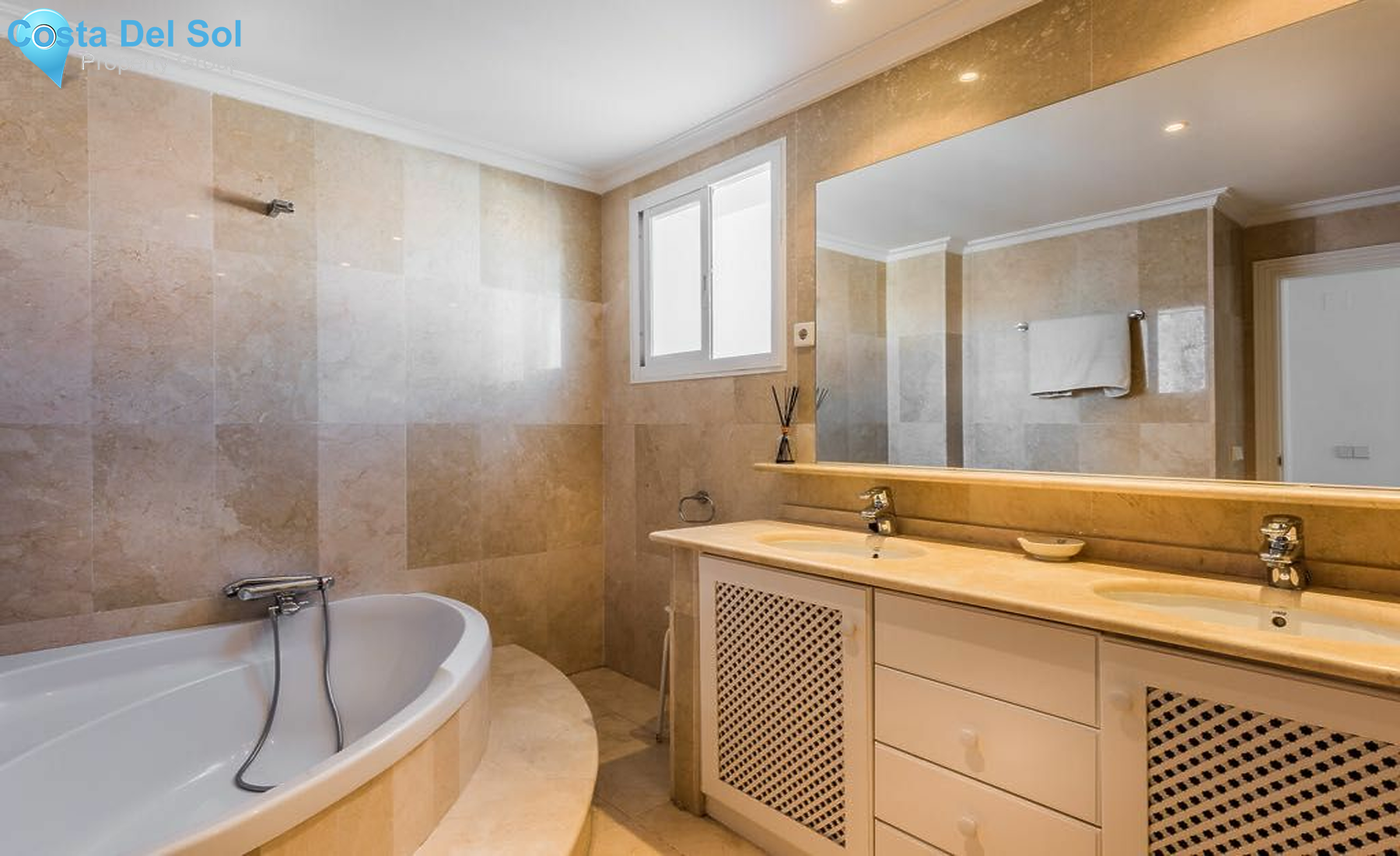 Middle Floor Apartment in Puerto Banús-1231002
