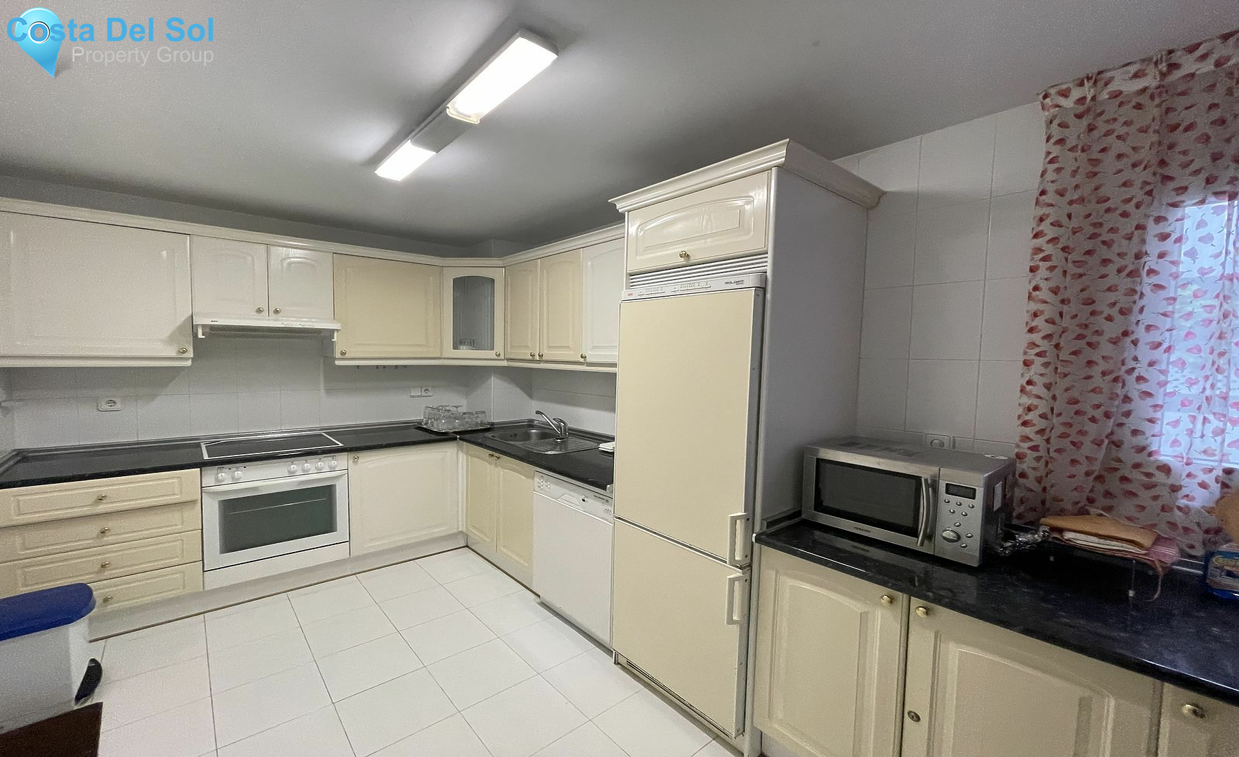 Middle Floor Apartment in Puerto Banús-1517890