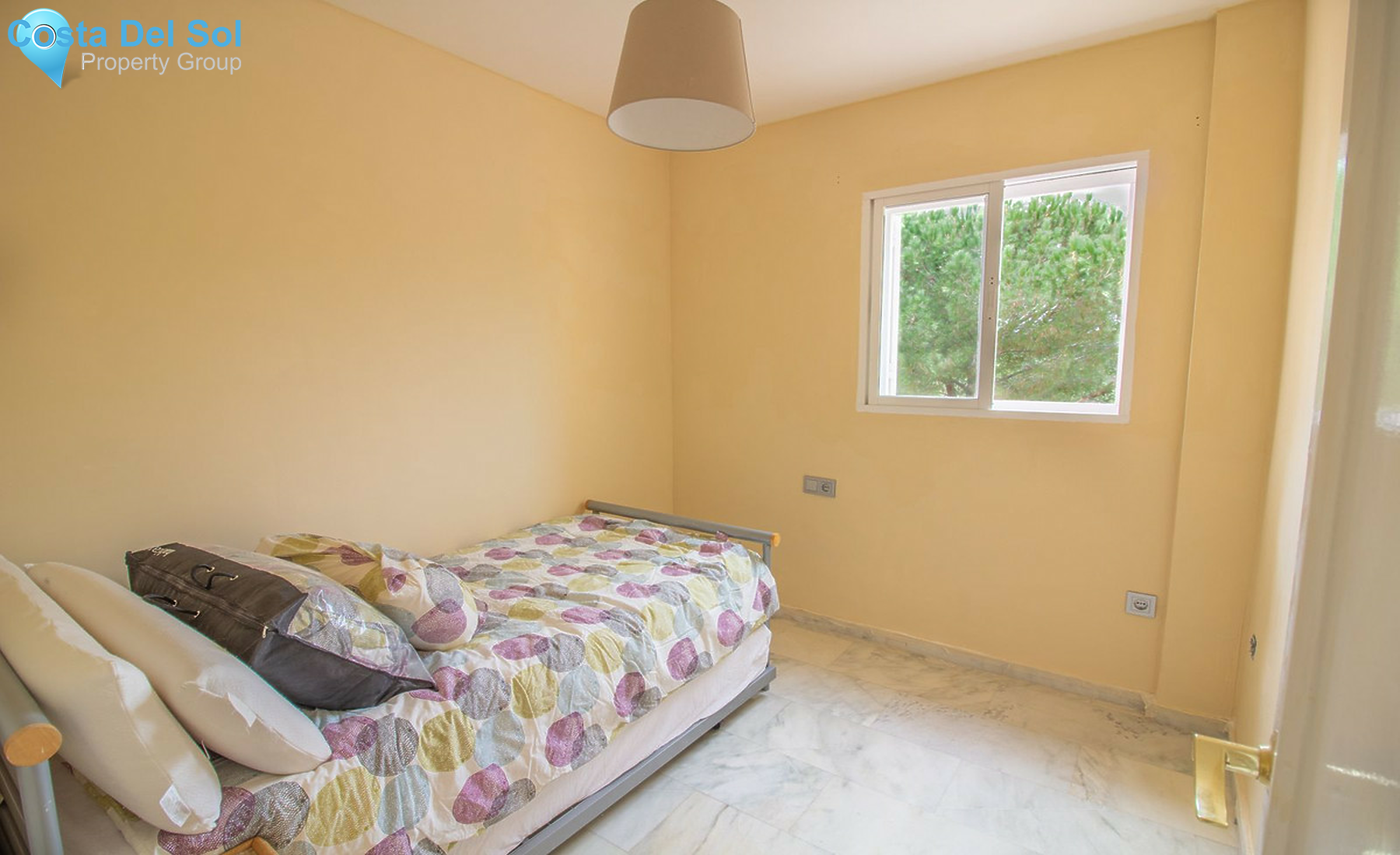 Middle Floor Apartment in Selwo-1501973