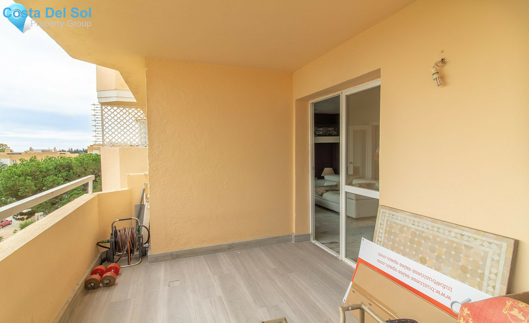 Middle Floor Apartment in Selwo-1501970