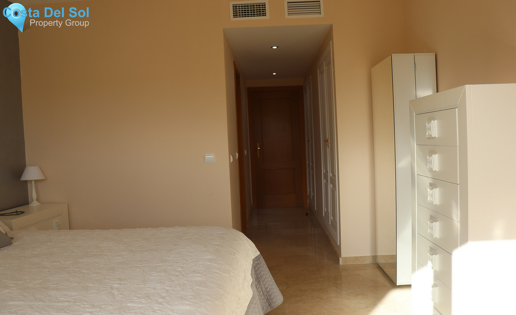 Middle Floor Apartment in Selwo-1503716