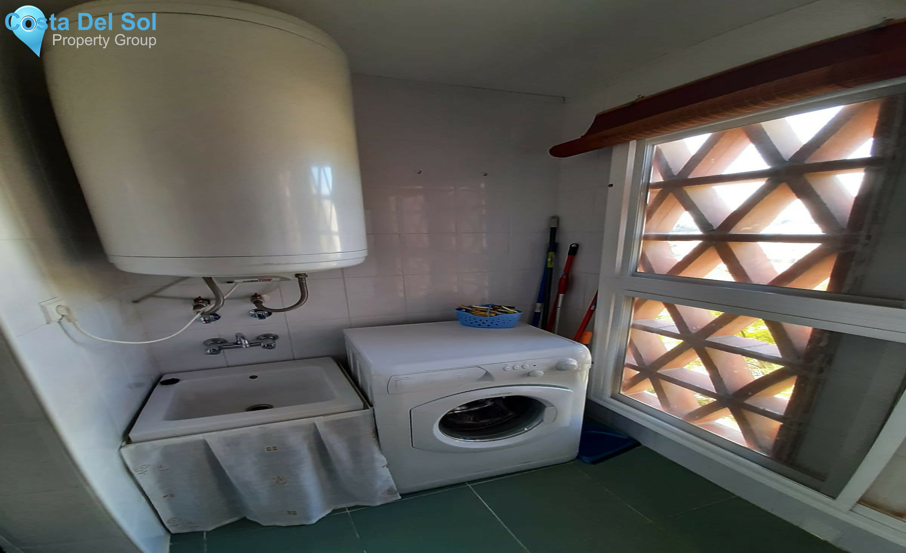 Middle Floor Apartment in Selwo-1503709