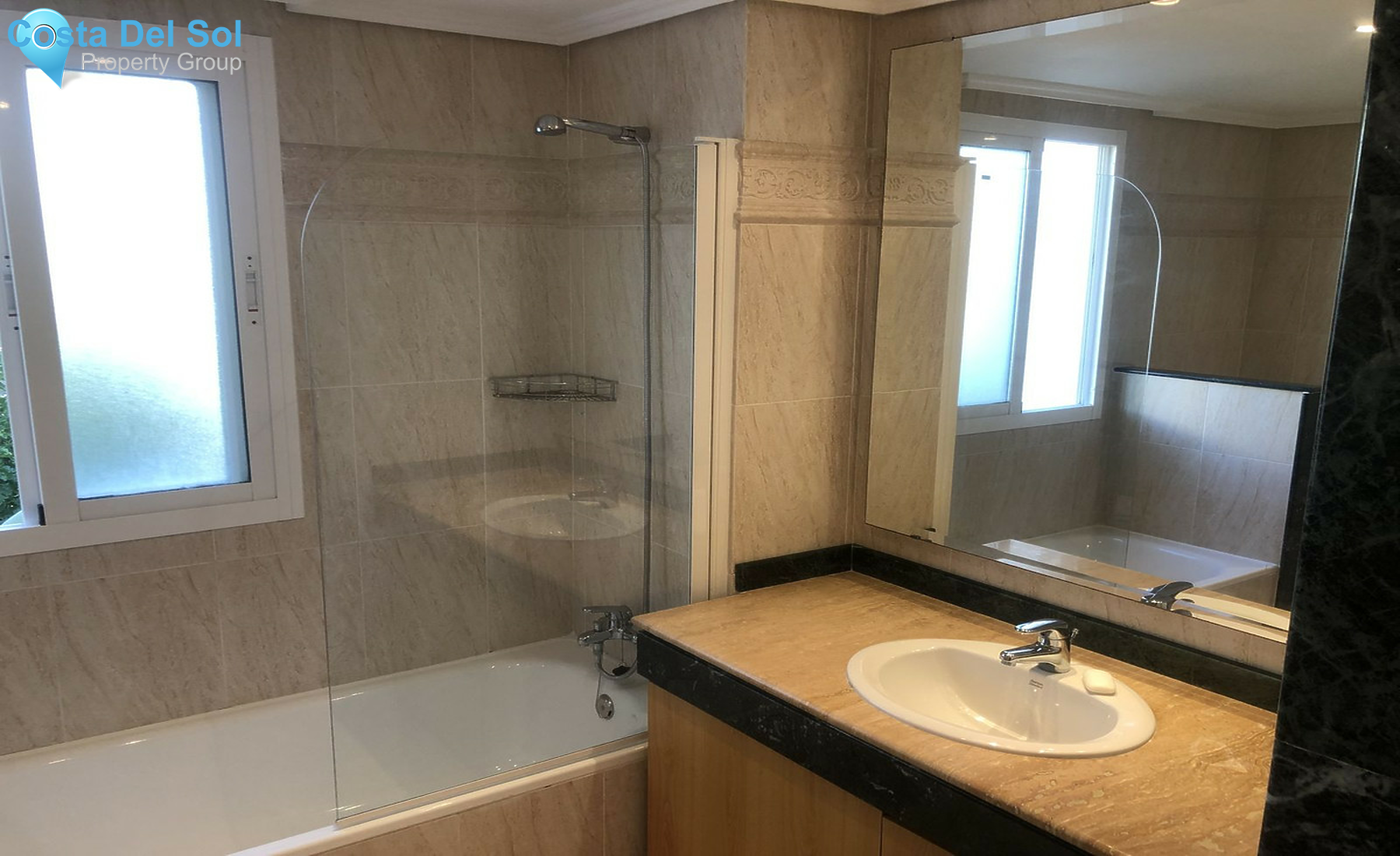 Middle Floor Apartment in Selwo-1512157