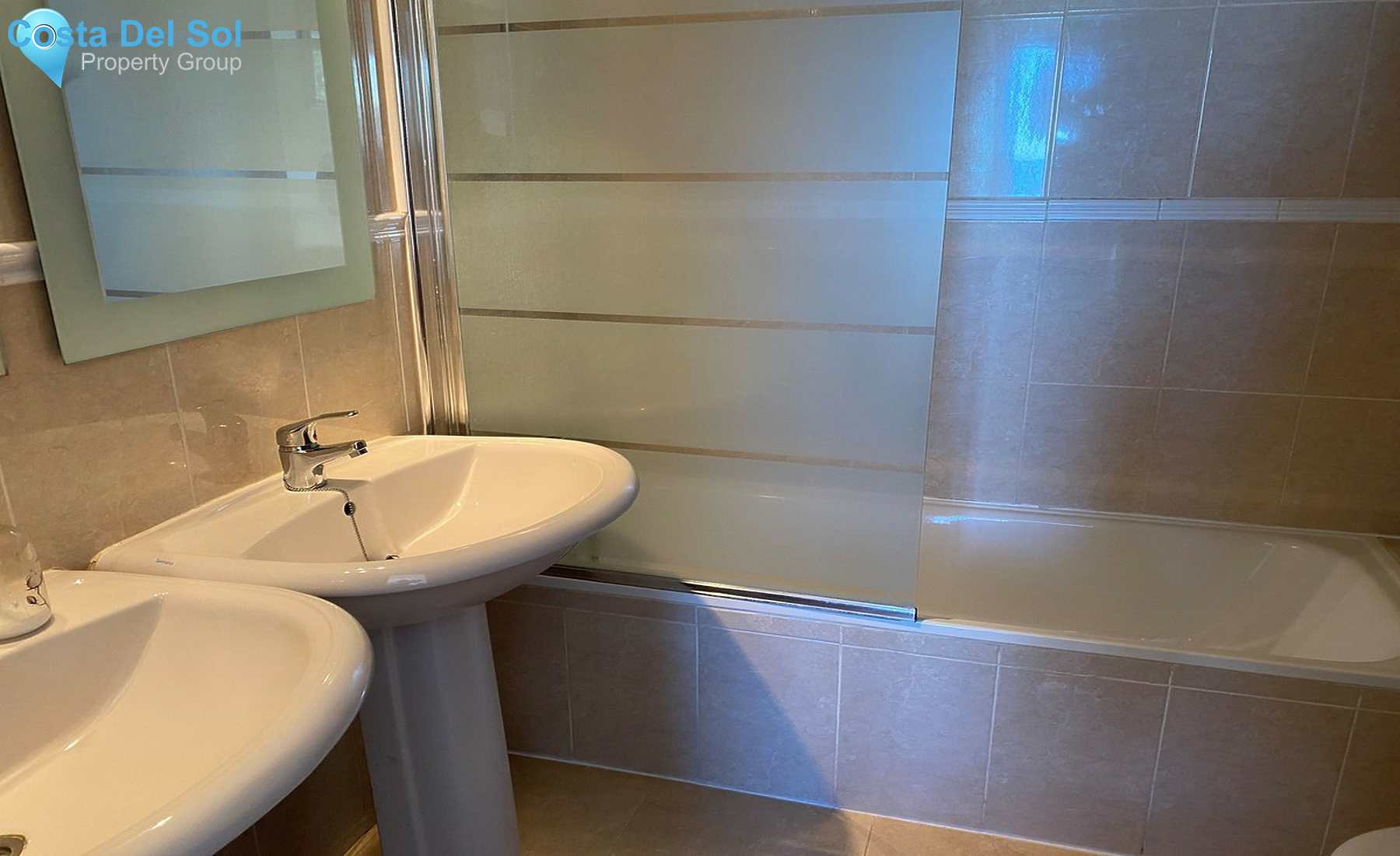 Middle Floor Apartment in Selwo-1536307