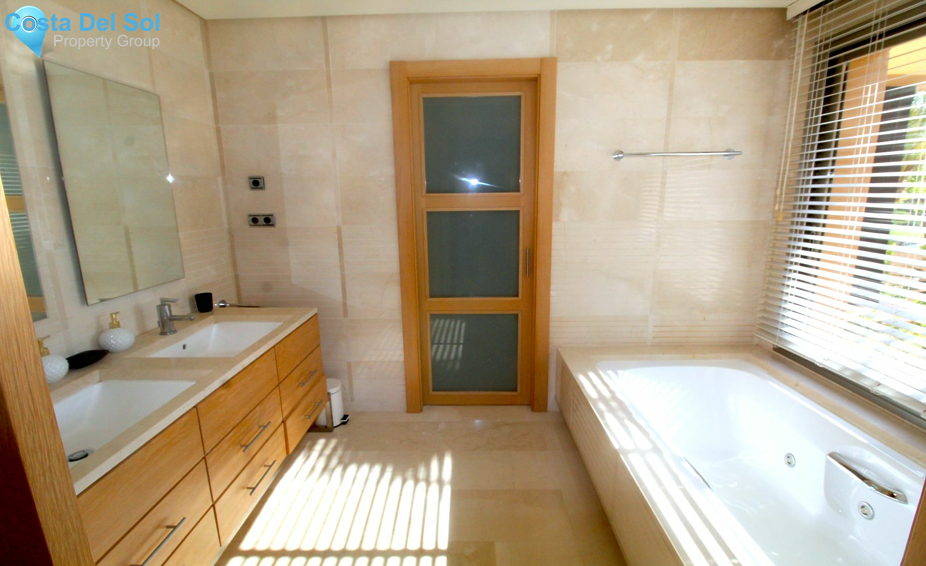 Middle Floor Apartment in Sierra Blanca-1153613