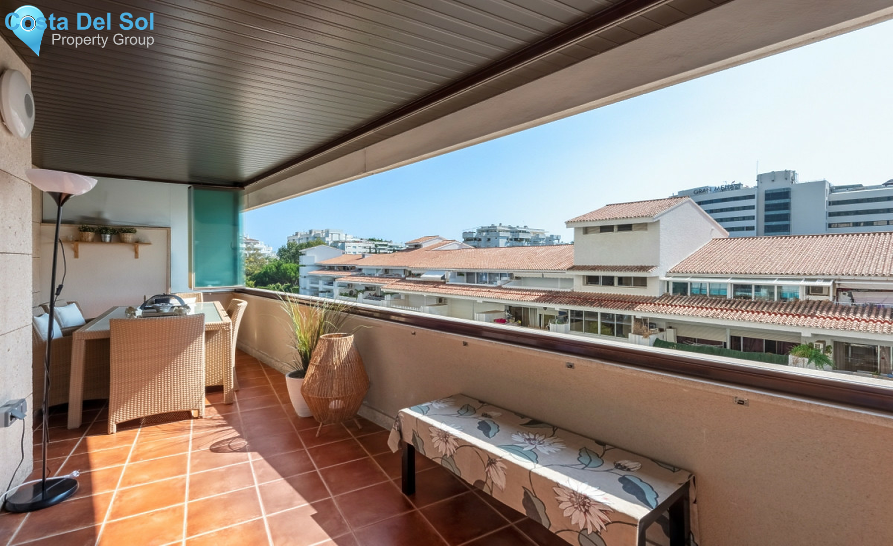 Middle Floor Apartment in The Golden Mile-714536