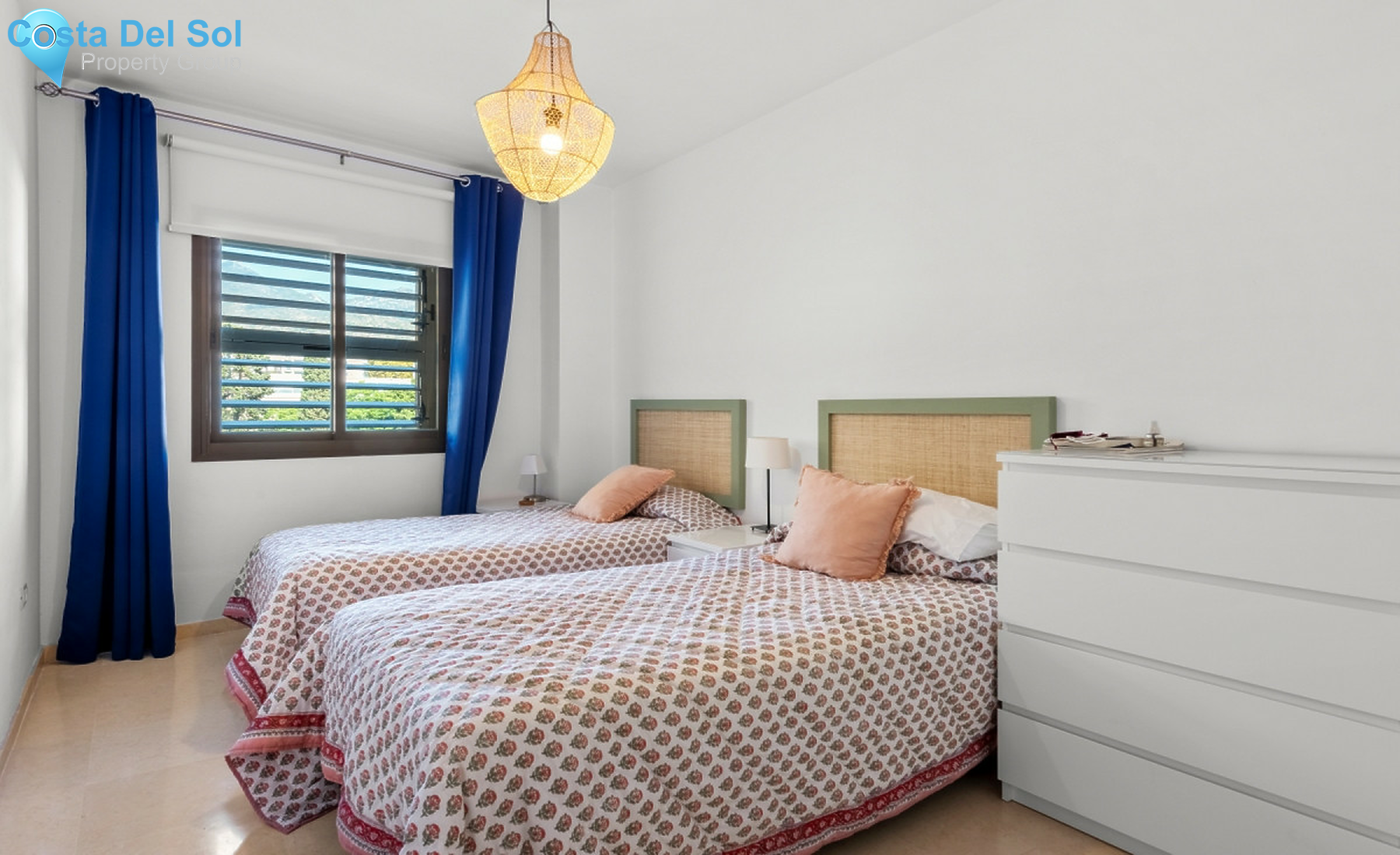 Middle Floor Apartment in The Golden Mile-714526