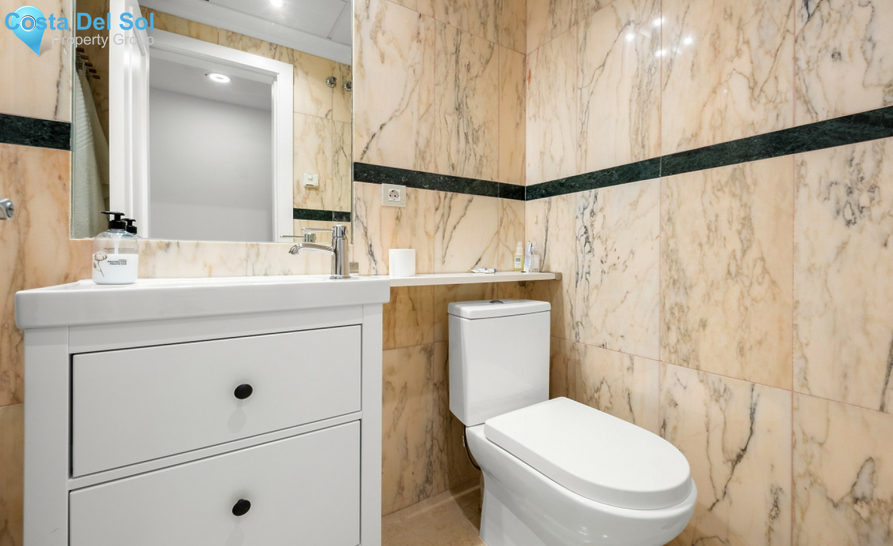 Middle Floor Apartment in The Golden Mile-1246218