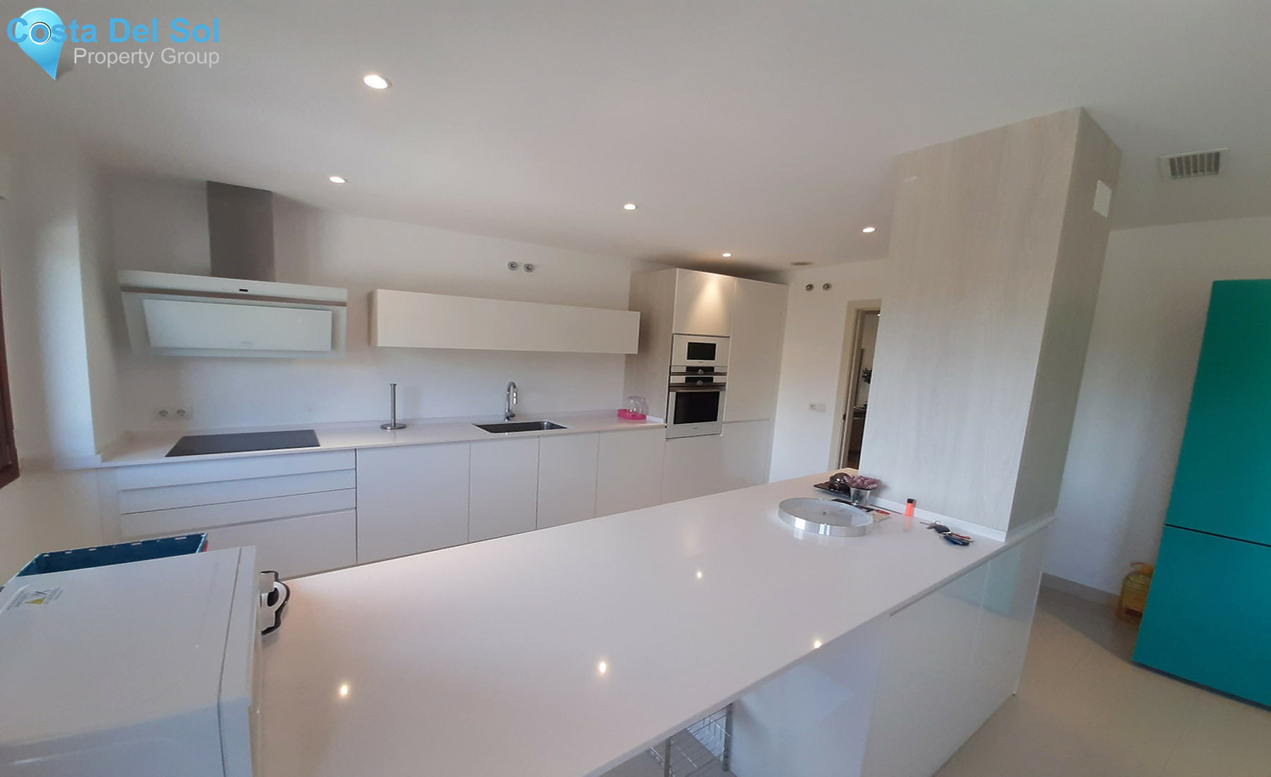 Middle Floor Apartment in The Golden Mile-1348813