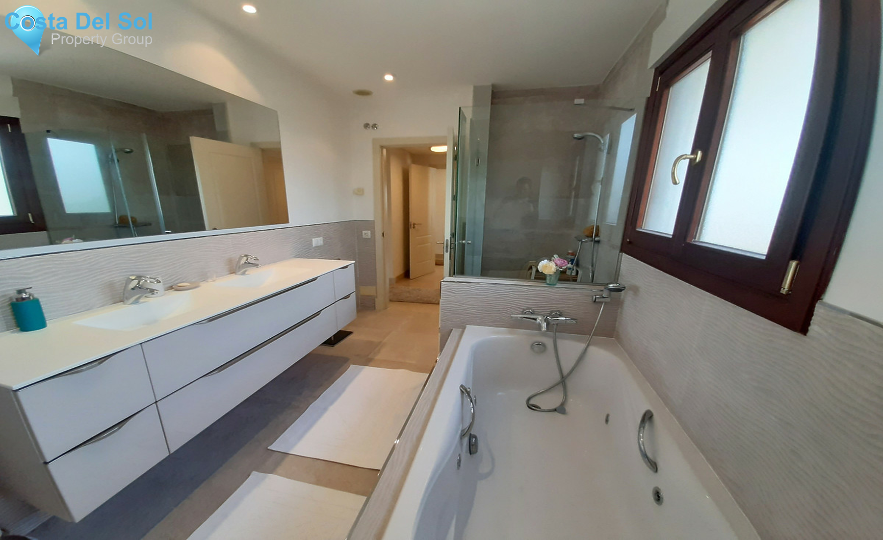 Middle Floor Apartment in The Golden Mile-1348817