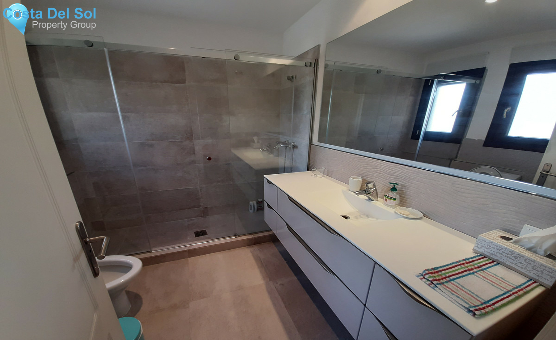 Middle Floor Apartment in The Golden Mile-1348821