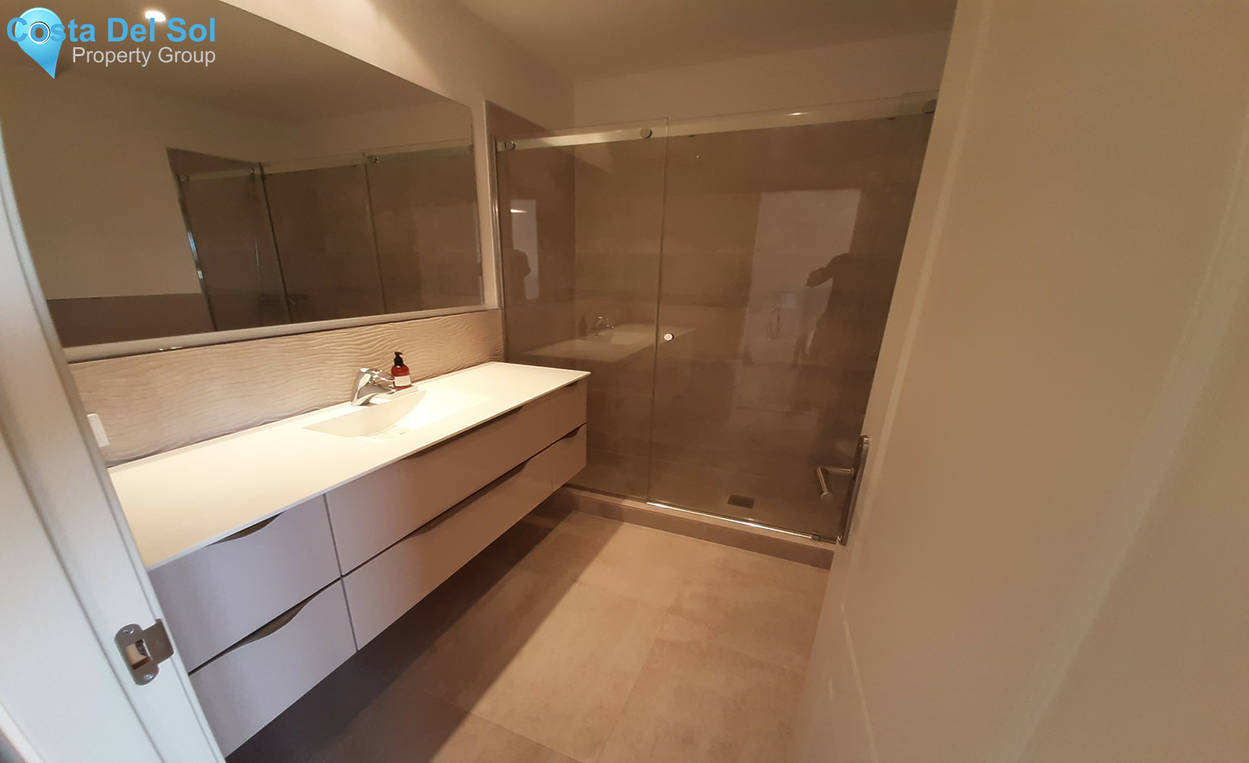 Middle Floor Apartment in The Golden Mile-1348822