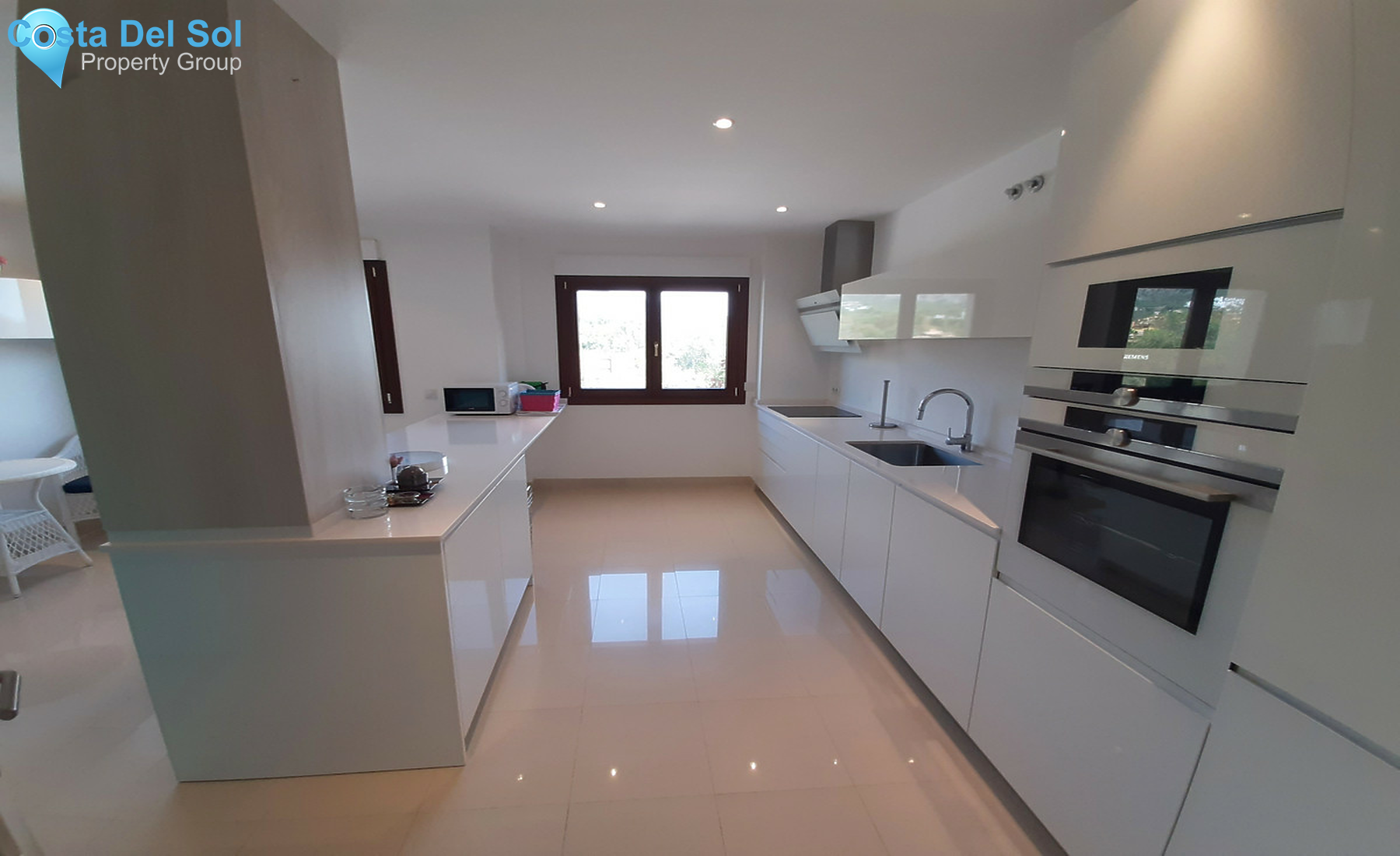 Middle Floor Apartment in The Golden Mile-1348807