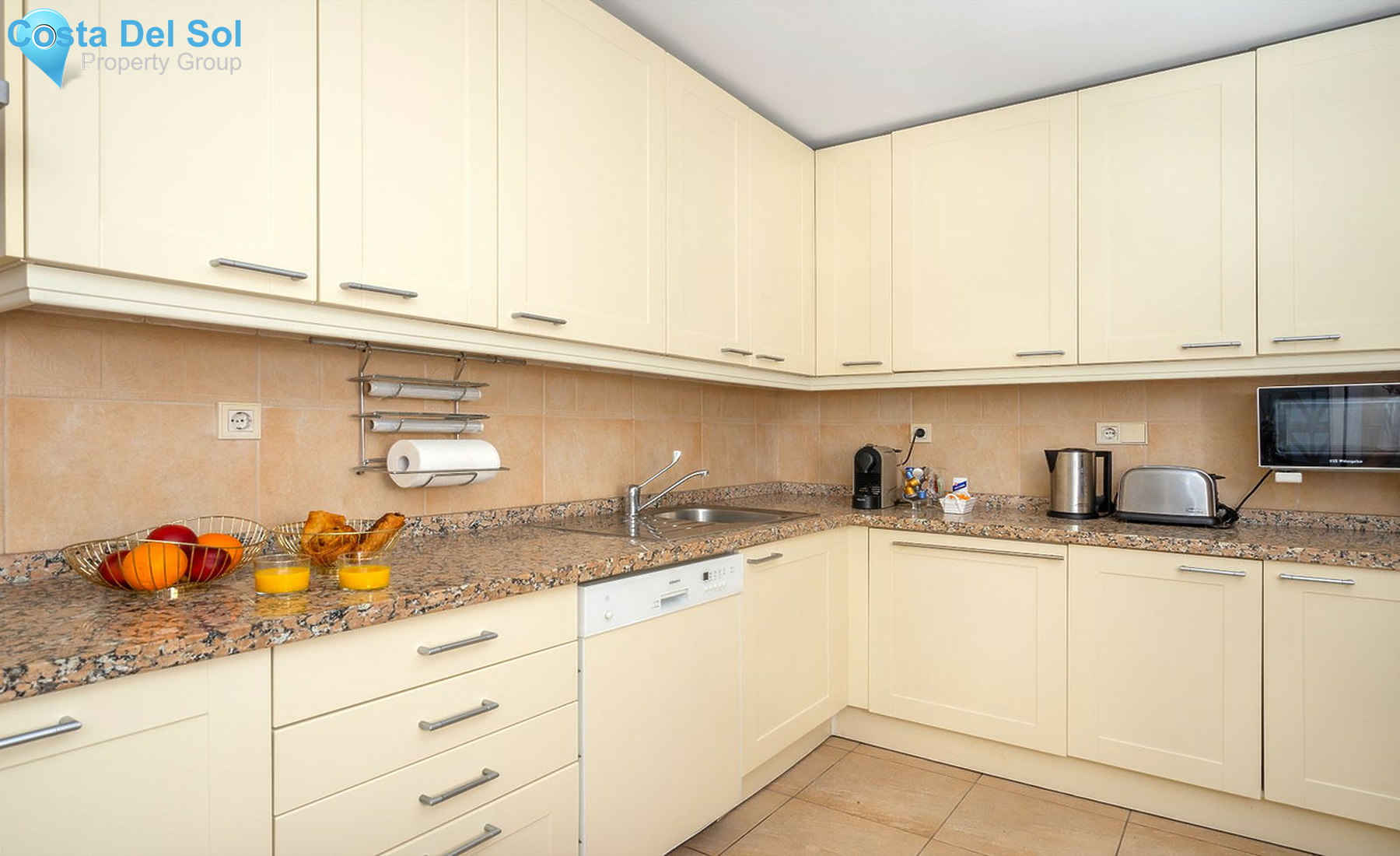 Middle Floor Apartment in The Golden Mile-1412798