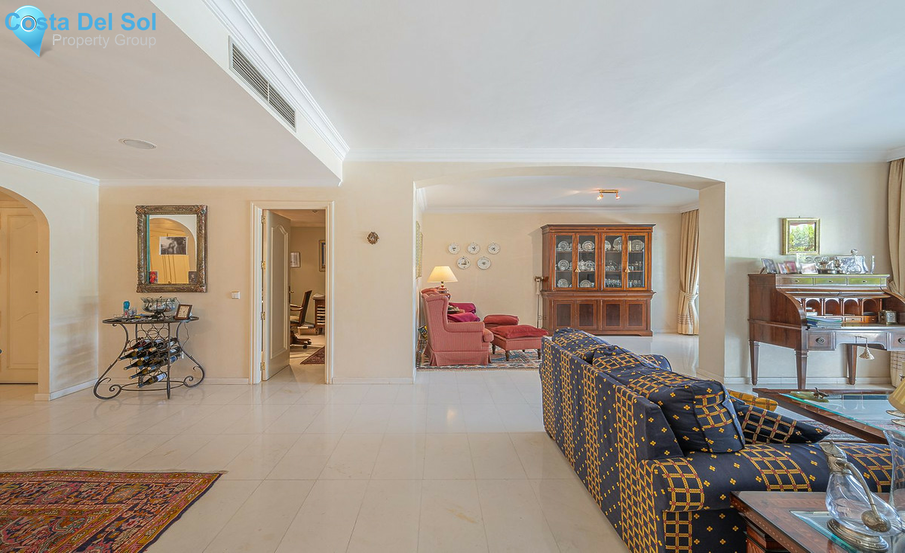 Middle Floor Apartment in The Golden Mile-1415339