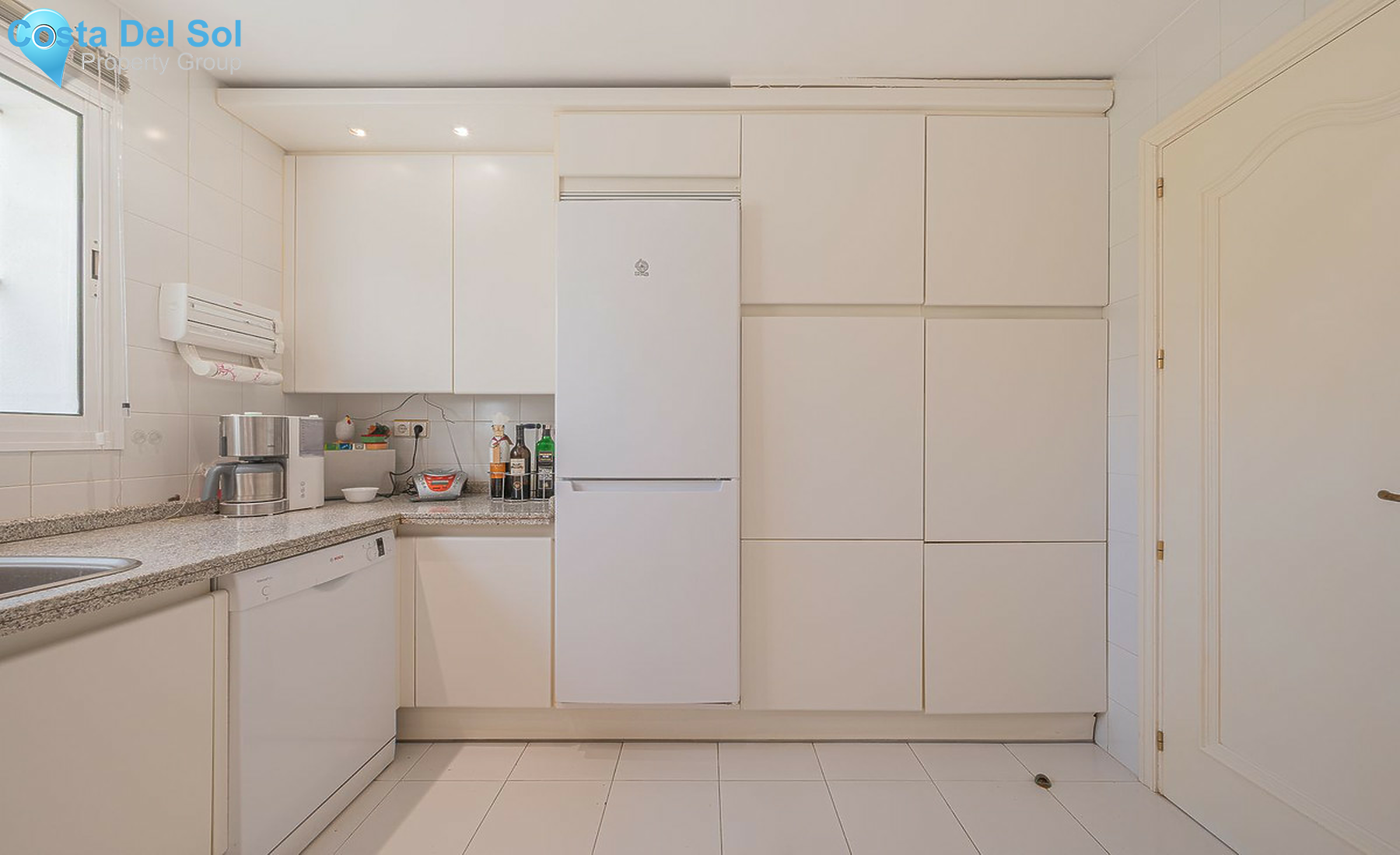 Middle Floor Apartment in The Golden Mile-1415344