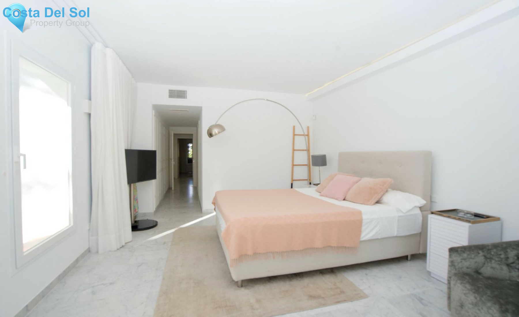 Middle Floor Apartment in The Golden Mile-1527503