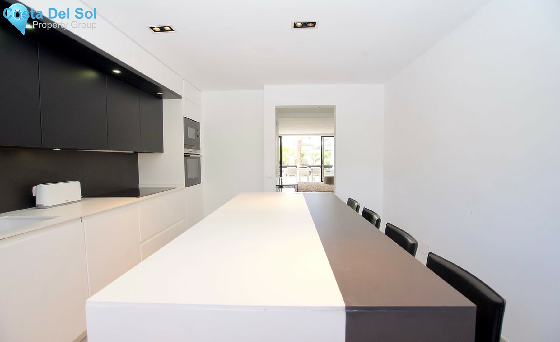 Middle Floor Apartment in The Golden Mile-1527497