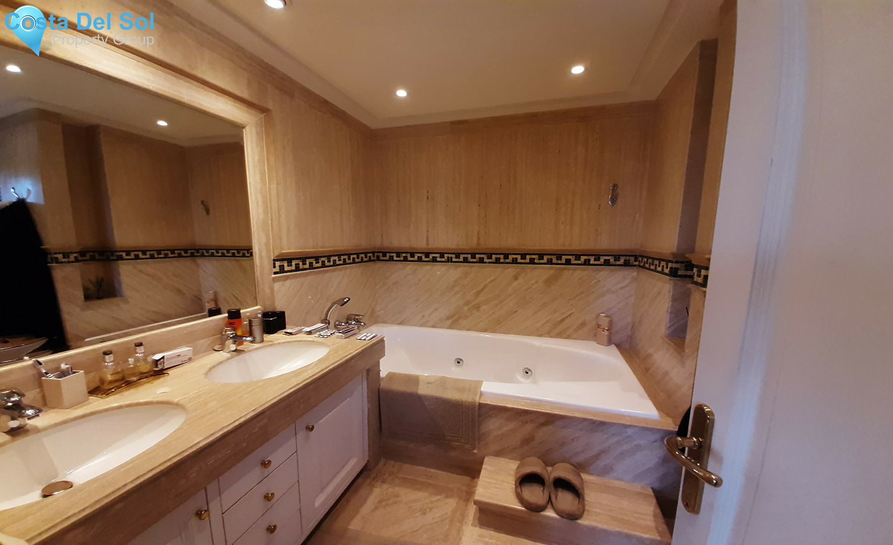 Middle Floor Apartment in The Golden Mile-1556837