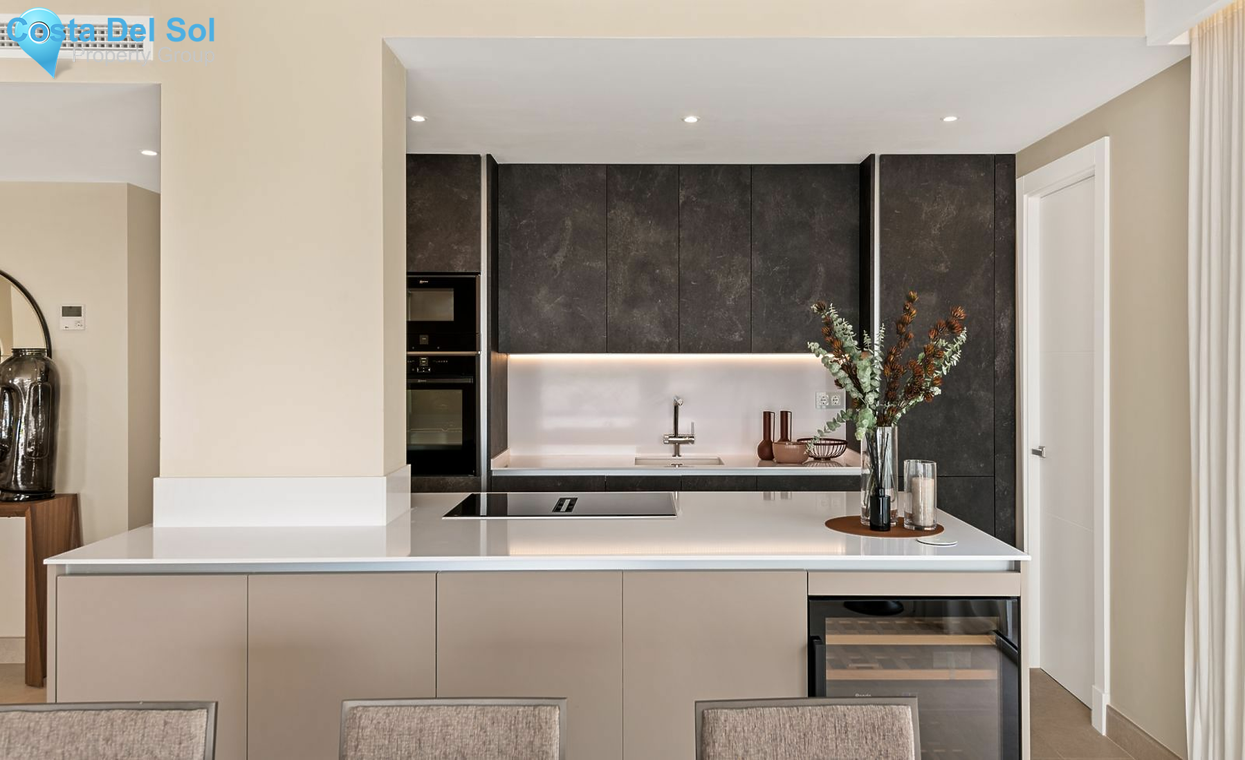 Middle Floor Apartment in The Golden Mile-1144569