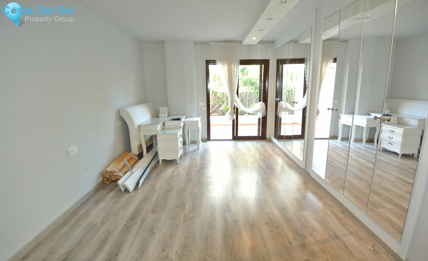 Middle Floor Apartment in The Golden Mile-1172329